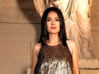 Сальма Хайек снялась на пляже в леопардовом купальнике