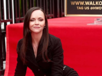 Звезда «Уэнздей» Кристина Риччи получила звезду на Аллее славы в Голливуде