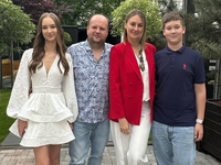 Бронюк показал дочь в купальнике и поздравил ее с 16-летием