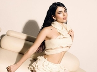 «Лукавая кошка»: Тринчер соблазнительно позировала в новой фотосессии