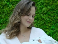 «Две недели пролетели как один день»: Кошмал показала новые фото с дочерью