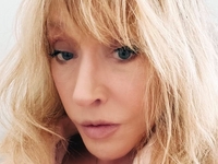 Алла Пугачева представила песни о войне