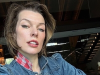 Милла Йовович показала фото с празднования 10-летия средней дочери