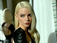 Аня Тейлор-Джой показала нові кадри з весілля з Малкольмом Макреєм