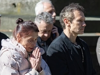 Вакарчук вместе с мамой посетил могилу отца в пятую годовщину его смерти