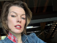 Милла Йовович показала редкое фото с единокровным братом