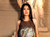 Сальма Хайек засветила седые волосы во время выхода на красную дорожку