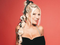 Тори Спеллинг почтила память Шеннен Доэрти в ее 54-й день рождения