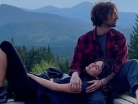 Подруга Кацуриной слила в сеть фото ее страстного поцелуя с Дантесом