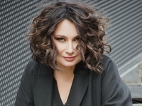 Мозговая дала редкий комментарий о старших дочерях