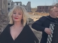 Валерию разнесли за видео на фоне разбомбленного города