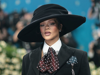 Ріанна оголосила про третю вагітність на червоній доріжці Met Gala 2025