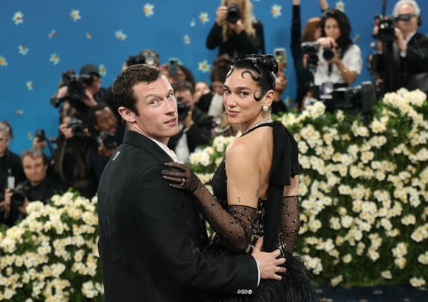 Дуа Ліпа вперше вийшла на червону доріжку з бойфрендом Каллумом Тернером