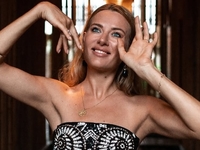 Горбачева показалась с дочерью в вышиванке в забавном видео