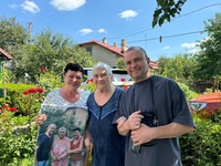 Виктор Павлик показал детское фото и публично обратился к сестре