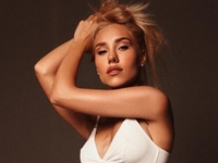 Квиткова сделала селфи в объятиях нового бойфренда