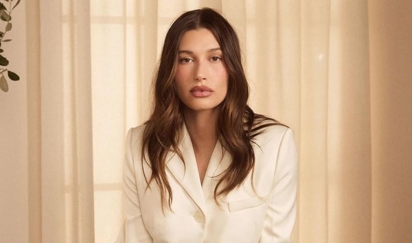 Хейли Бибер продала косметический бренд на фоне слухов о банкротстве мужа