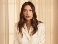 Хейли Бибер продала косметический бренд на фоне слухов о банкротстве мужа