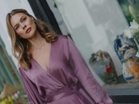 Фреймут показала, как выглядит в домашней одежде и без макияжа