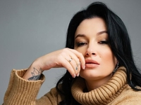 Приходько показала дочь-выпускницу на последнем звонке в школе