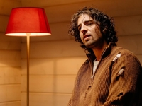 В объятиях одноклассниц: Дантес показал себя на выпускном 20 лет назад