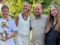 Бронюк дал редкий комментарий о бизнесе жены и воспитании двоих детей