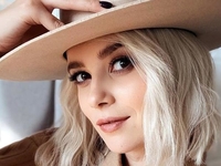 «Верю в чудеса»: Мика Ньютон заговорила о материнстве после борьбы с раком яичников