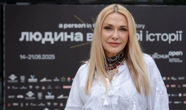 Ольга Сумская вспомнила, как пришла на выпускной в свадебном платье сестры