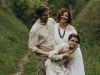 Цибульская публично обратилась к мужу и показала семейные фото