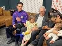 Роберт Де Ниро засветился на концерте с 2-летней дочерью