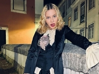 66-летняя Мадонна ошеломила стойкой на голове