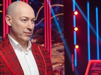 Гордон показал себя в детстве на руках у мамы