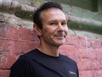 «Підпільний стендап» та компанія Вакарчука отримали від Мінкульту статус «критично важливих»