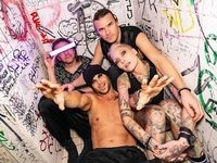 Участники The Rasmus засветились на киевском вокзале