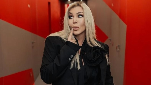 Не узнать: Ирина Билык показала себя в молодости с рыжими волосами и без макияжа