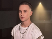 Пивоваров показал себя в детстве на черно-белом фото с мамой