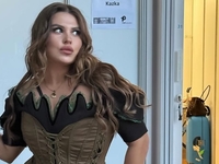 Заріцька в купальнику похизувалась відпочинком на сапборді