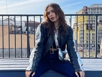 Дочь Кравец продемонстрировала фигуру в бикини во время отдыха на реке