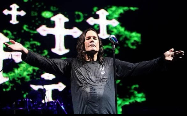 В Бирмингеме прошла церемония прощания с Оззи Осборном — фото, видео