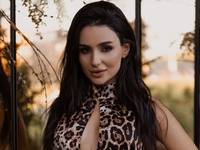 Трінчер показала, як змінилася за 10 років, і звернулася до хейтерів