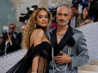 Ріта Ора показала, як відсвяткувала на Ібіці 50-річчя чоловіка