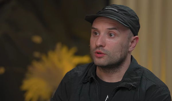 Розовый после скандального интервью об изменах жене показал новую девушку