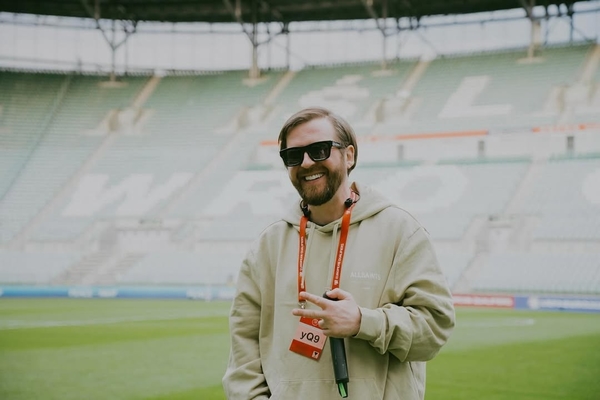 «Пішов на побачення»: Танчинець зняв 7-річного сина с квітами та шоколадкою