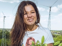 Руслана показала рідкісну зустріч із мамою на львівському вокзалі