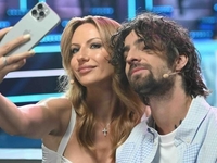 «Принес подарки»: Никитюк показала, как Дантес заботится о ней на съемках