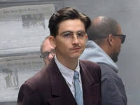 Тимоти Шаламе и Гвинет Пэлтроу в авантюрной ленте «Марти Суприм. Гений комбинаций»