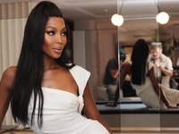 55-летняя Наоми Кэмпбелл засветила фигуру в бикини на Ибице