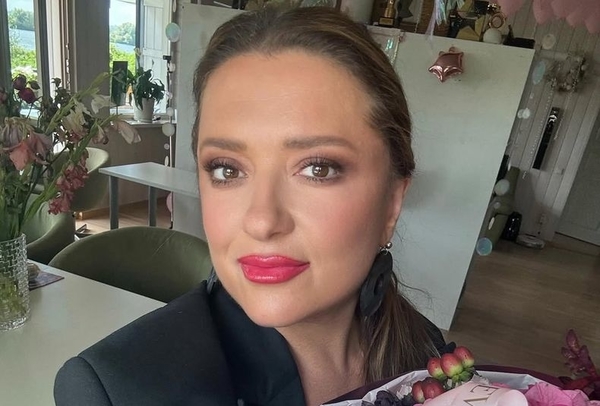 Могилевская снялась со старшей дочерью и показала себя в школьном возрасте