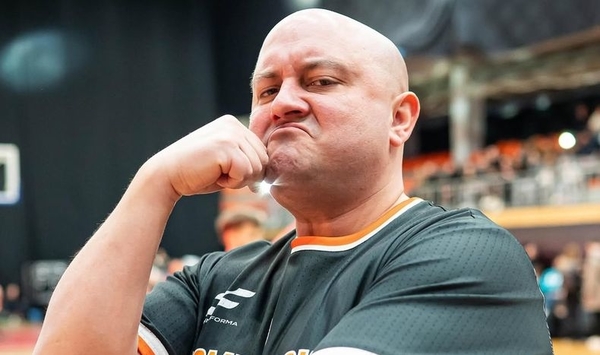 Юрий Ткач запостил редкое селфи с родным братом