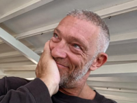 Венсан Кассель сделал селфи с молодой возлюбленной в бикини